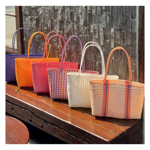 Bolso de Mano Casual de Lujo, Tejido a Mano con Plástico PP Ecológico, Impermeable y Moderno, con Forro de Seda para la Playa y Uso Diario - Product Image 4