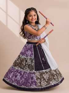 Conjunto Tradicional Indio de Lehenga y Choli de Algodón para Niñas con Dupatta para Celebraciones de Diwali, Diseño con Estampado Paisley Multicolor - Product Image 4