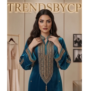 Caftán de terciopelo verde azulado de lujo, adornado a mano con bordado Zardosi dorado, estilo vintage, largo hasta el suelo, corte en A, ropa de noche elegante y recatada. - Product Image 6