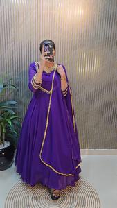 Nieuw ontwerp traditionele feestkleding look van faux georgette zijde, lange kurti, zijden onderstuk, georgette borduurwerk, paillettenwerk, dupatta - Product Image 3