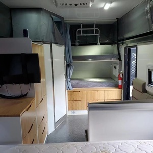 Aventure tout-terrain en famille : camping-car, caravane, remorque de voyage, maison mobile avec cuisine, salle de bain et espace de couchage - Product Image 1