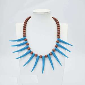 Collier en résine artisanal de luxe pour femmes, finition haute brillance, magnifique et tendance, avec perles de qualité supérieure, Inde. - Product Image 2