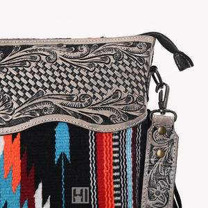 Bolso de Mano Estilo Bohemio Azteca con Correa de Cuero Hecha a Mano - Product Image 4