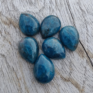 Apatita Azul Neón Natural, Cabujón con Corte de Pera, Grado AAA, Calibrado, Piedra Preciosa con Reverso Plano para Joyería - Product Image 5