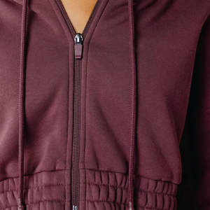 เสื้อฮู้ดสตรีทแวร์แฟชั่นสำหรับผู้หญิง ผลิตจากผ้าฝ้ายยั่งยืน 100% ระบายอากาศได้ดี มีฮู้ด ปักโลโก้ด้านหน้า สีทูโทน เหมาะสำหรับฤดูหนาว - Product Image 3