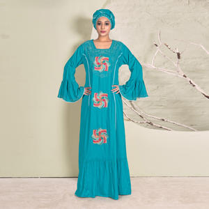 Caftán bordado en rayón con detalles de motivos intrincados, dobladillo acampanado en capas, mangas acampanadas y una silueta elegante hasta el suelo. - Product Image 1