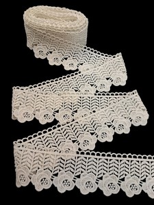 Ribete de encaje floral de poliéster blanco de alta calidad – Cinta bordada vintage con rosas y hojas para coser, ribetes de prendas - Product Image 2