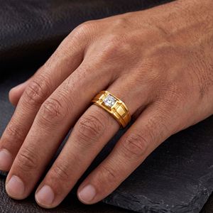 Bague solitaire classique pour homme plaquée or jaune 18 carats de qualité supérieure avec pierre en zircone cubique taille brillant rond, alliance de luxe - Product Image 2