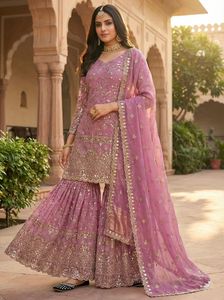 Tenue de mariée et de soirée en soie Fandy avec broderie à sequins, comprenant un haut richement orné, un sharara plazzo et un dupatta richement brodé, prêt-à-porter. - Product Image 4