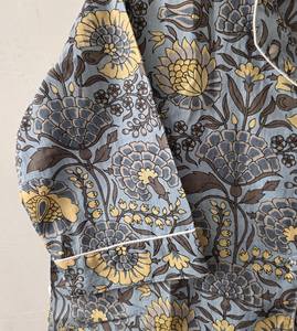 Ensemble de pyjama en coton imprimé floral vintage, élégance botanique, bleu ardoise et ocre, vêtements de nuit d'été, séchage rapide, respirant - Product Image 3