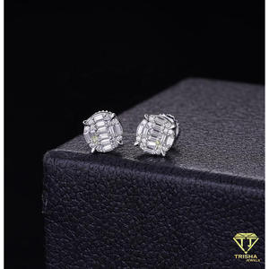 Boucles d'oreilles clous en moissanite ronde taille baguette, argent sterling 925, bijoux de luxe modernes pour femmes - Product Image 5
