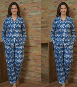 Conjunto de Pijama para Mujer, Estampado Floral Índigo, Tejido Térmico de Algodón, Diseño a Mano, Corte Holgado - Product Image 5