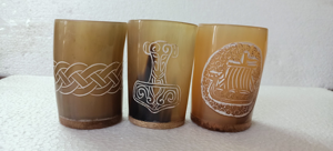 Vaso de Cerveza Grabado a Mano con Temática Vikinga, Regalo Empresarial Sostenible para Reventa - Product Image 3