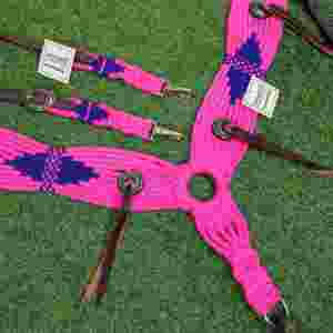 Juego de cabezada de mohair rosa y real hecho a mano y personalizable con cincha delantera a juego de 32 pulgadas en cuero argentino - Product Image 4