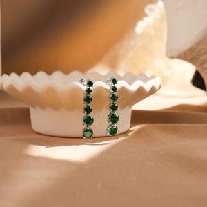 Pendientes colgantes de oro esmeralda, plata de ley 925, chapados en oro de 14 quilates, regalos de cumpleaños para ella, joyería de boda - Product Image 2