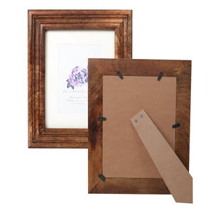 Cadre photo artisanal en bois de manguier Brownwood, finition naturelle écologique, léger, rustique, pour présentation sur table - Product Image 6