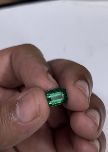 Émeraude naturelle de 3,5 carats, taille émeraude, provenant de Zambie, couleur vert vif, grande clarté, certifiée IGI, qualité supérieure, Sadiya International - Product Image 4