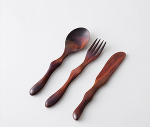 Ensemble de couverts en bois poli à la main, design minimaliste, réutilisables pour le camping, la cuisine, les événements et les restaurants - Product Image 1