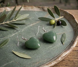 Pendientes de Aro con Forma de Corazón de Jade Verde para Mujer - Modernos para Fiestas, Bodas y Regalos - Product Image 3