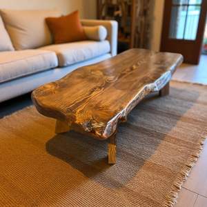 Mesa de Centro de Madera Sólida Supremes, Diseñada para Hogares Modernos con un Elegante Estilo de Muebles Interiores - Product Image 1