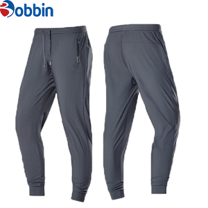 กางเกงผู้ชายสไตล์โดดเด่น ใส่สบาย กางเกงลำลองทรงตรงสีพื้น น้ำหนักเบา เหมาะสำหรับฤดูร้อน มีไซส์พลัส เอวกลาง - Product Image 2