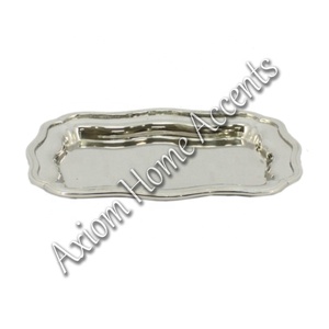 Elegante bandeja de latón con acabado pulido para servir en fiestas de Navidad y decoración de mesa de Axiom Home Accents - Product Image 4