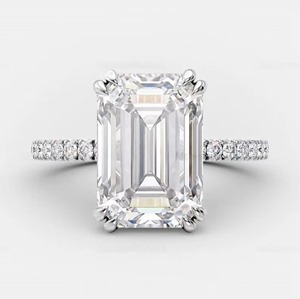 แหวนเพชรทรงเอเมอรัลด์ 6.85 กะรัต เพชรเลี้ยงในห้องปฏิบัติการ ทองคำขาว 14K ดีไซน์วงแหวนแบบอินวิซิเบิล ฮาโล ดับเบิ้ล 4 ขา แบบฮาล์ฟอีเทอร์นิตี้ ค็อกเทลริง - Product Image 2