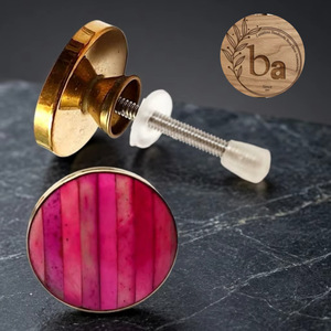 Poignée de meuble moderne ronde en laiton fuchsia pour armoire, tiroir et rangement de salon, installation facile - Product Image 1