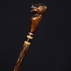 Bâton en bois rustique éco-responsable fait main avec motif d'ours sculpté à la main - Accessoire de décoration intérieure - Product Image 3
