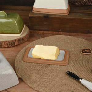 Beurrier en porcelaine de style vintage avec couvercle pour réfrigérateur, comptoir et cuisine moderne - Product Image 6