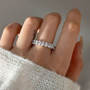 Bague en or blanc 18 carats plaqué rhodium avec diamant ovale de 0,50 carat cultivé en laboratoire CVD pour femme, idéale pour les mariages, les anniversaires et les soirées. - Product Image 5