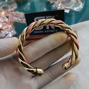 Brazalete de cobre y latón hecho a mano, brazalete Kada para hombres y mujeres, diseño retorcido, joyería curativa elegante - Product Image 5