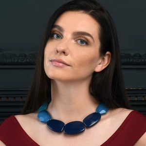 Collier Statement en Résine Bleue pour Femme, Fait Main, Forme Irrégulière, Bleu Teal, Collier Chunky pour Femme, Design Unique - Product Image 3