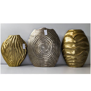 Vase à fleurs en métal style boutique pour intérieurs de luxe, vase en métal élégant et contemporain pour la décoration florale. - Product Image 6