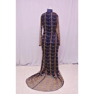 Robe de soirée brodée pour femmes, travail de broderie Zari lourd, tenue de fête, mariage, robe ethnique, provenant d'un fournisseur indien. - Product Image 2