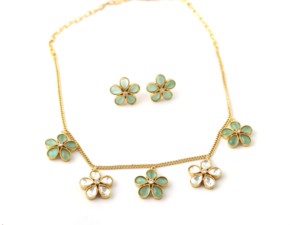 Ensemble de bijoux Aqua Quartz Flower Set, collier et boucles d'oreilles, fabrication artisanale en laiton plaqué or 18 carats - Product Image 4