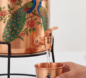Fontaine à eau en cuivre avec design paon, distributeur artisanal et ensemble de tasses assorties pour la maison et la cuisine - Product Image 5