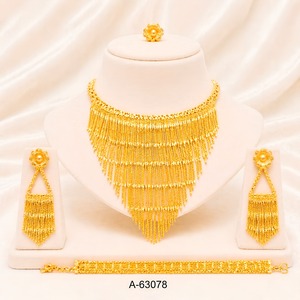 ชุดเครื่องประดับเจ้าสาวหรูหราจาก MOLL JEWELLERS สร้อยคอและต่างหูชุบทองประดับเพชรซิร์คอน ได้รับการรับรอง ทันสมัย โดดเด่น สง่างาม เหมาะสำหรับงานแต่งงานแบบดั้งเดิม รุ่น A-63076 - Product Image 3