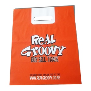Bolsa de plástico reforzada con troquelado, bolsas reutilizables de lujo para compras, embalaje de ropa, bolsas de plástico con logotipo, proveedor de Vietnam - Product Image 1