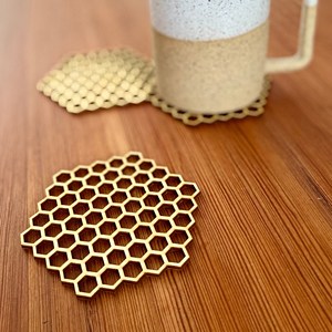 Honeycomb Pattern Gold Metal <b>Coaster</b> Suitable For Sophisticated <b>Table</b> Arrangement Guest Hosting And Dining Styling From India - Product Image 5