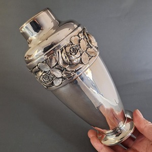 Jarrón Decorativo de Alta Calidad con Diseño Floral Plateado para Mesa de Sala de Estar y Decoración del Hogar, Elegante Adorno de la India - Product Image 3