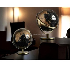 Globe terrestre en métal antique 3D sur support en finition argentée Décoration de maison et de bureau - Product Image 2