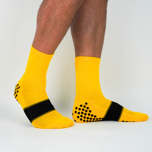 Chaussettes de football antidérapantes personnalisées, couleur jaune, coton, silicone, impression en caoutchouc antidérapant, chaussettes de sport, chaussettes de football athlétiques - Product Image 2