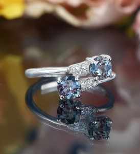 Anillo de Compromiso de Plata con Alejandrita de Corte Redondo y Gema que Cambia de Color, Anillo de Promesa Nupcial de Lujo para Mujer, para Bodas y Fiestas - Product Image 3
