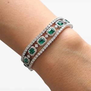 Bracelet classique en argent 925 avec pierres vertes taille émeraude, design à maillons géométriques, bijoux pour femmes à porter au quotidien - Product Image 1