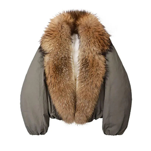 Manteaux d'hiver personnalisés OEM pour femmes, style bomber ample et tendance, rembourrés de duvet de canard blanc, col en fourrure de renard, respirants et très chauds - Product Image 2