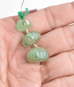 Esmeralda natural tallada en forma de sandía, 3 piezas para la elaboración de joyería fina - Product Image 4