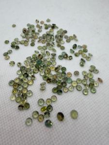 Lot de 66 pierres précieuses naturelles de tourmaline verte facettées de 4-5 mm, effet de couleur/feu, sans trou, achetez maintenant, prix de gros, pour la création de bijoux - Product Image 5