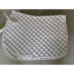Tapis de selle de dressage matelassé blanc, coque en coton, rembourrage en polyester, doublure en satin, sangle de selle, équipement d'équitation - Product Image 1