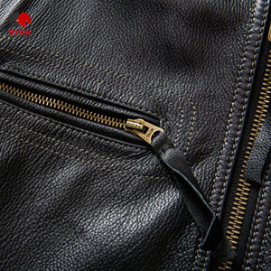 แจ็คเก็ตหนังดีไซน์พิเศษสำหรับผู้ชายจาก Ryan Pro Gear พร้อมโลโก้แบบกำหนดเอง ตกแต่งกระเป๋าแบบ ODM - Product Image 5